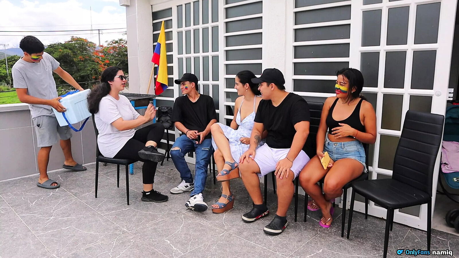 Independence Horny slut follows bathroom plays with