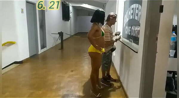 amiga pediu para levar cinema para assistir filmo adulto depois filmo acabou ficou muito tes&atilde_o transou comigo quarto tinha cinema veja sheer