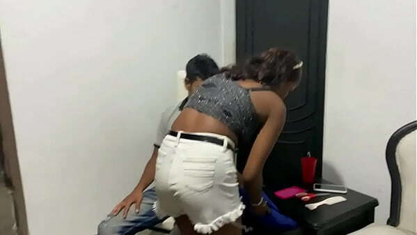 TENGO DINERO PARA PAGARLE PELUQUERO CO&Ntilde_O