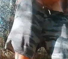 6q87 se se mea y se masturba en el bosque