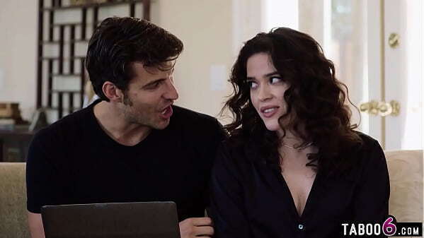 Computer technician finds porn latina MILF Victoria Voxxx