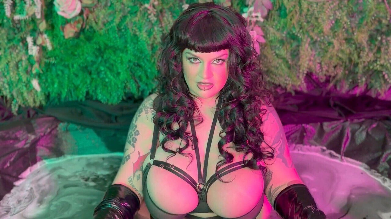 Marilyn Mayson, curvy swamp monster, will satisfy your kinks stretches your with massive futa cock, while worship voluptuous breasts
