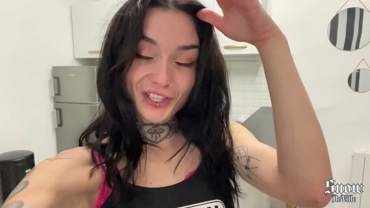 Petite inked gets tight pounded spontaneous first date