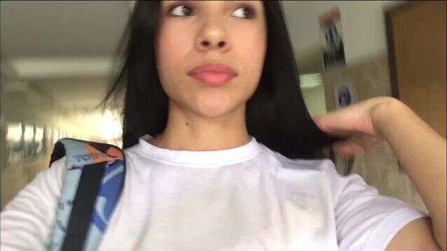 Estoy caliente masturbo baño universidad