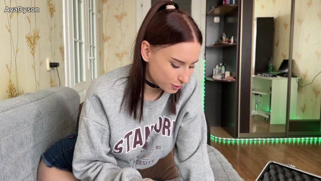 Сводная сестра проиграла карты получила порцию спермы киску