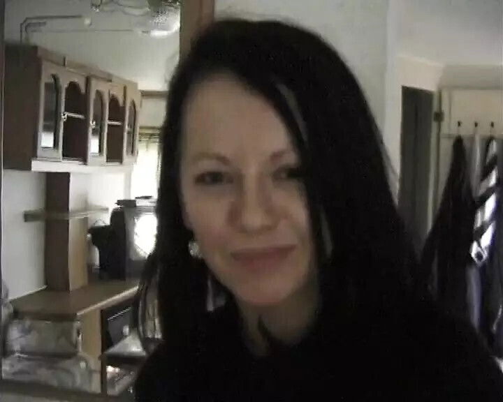 film with phone brunette Elisabeth