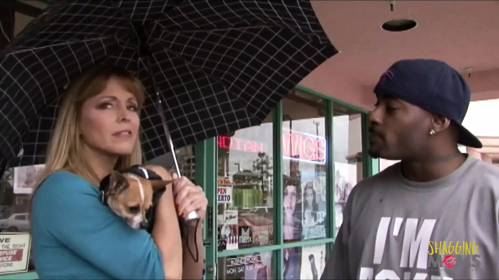 This black stud perfect T-shirt picking MILFs