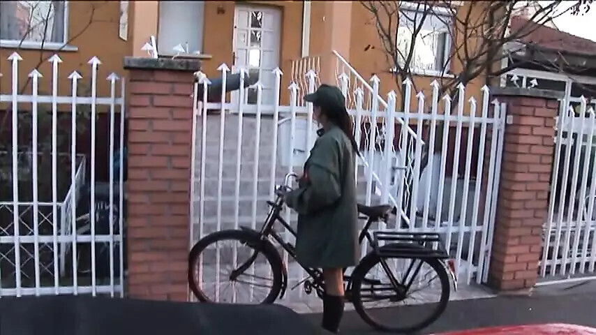 Brunette pregnant whore gets fingered home