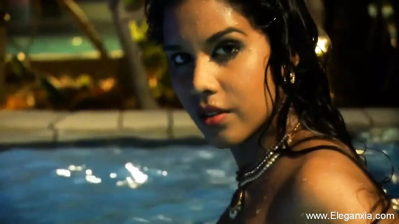 Bollywood Dreaming With Sensual Girl