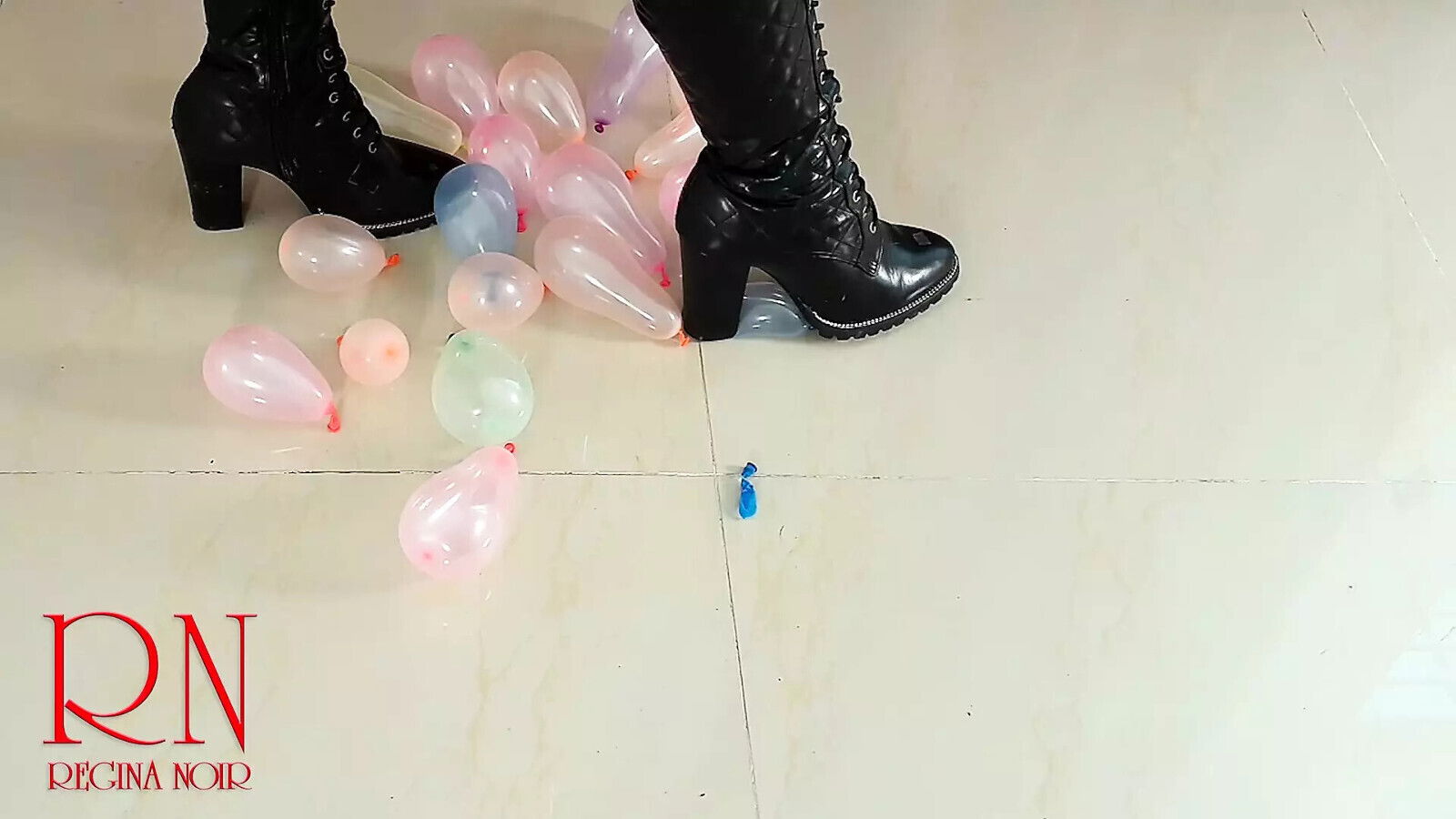 Small balloons with heels boots.