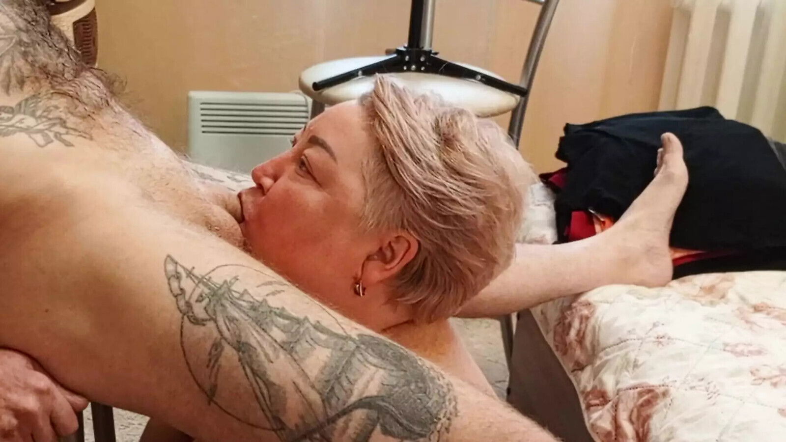 early morning, mother-in-law again milks cumshot close