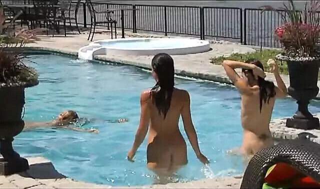 Three randy bitches pussy fuck each other's coochie