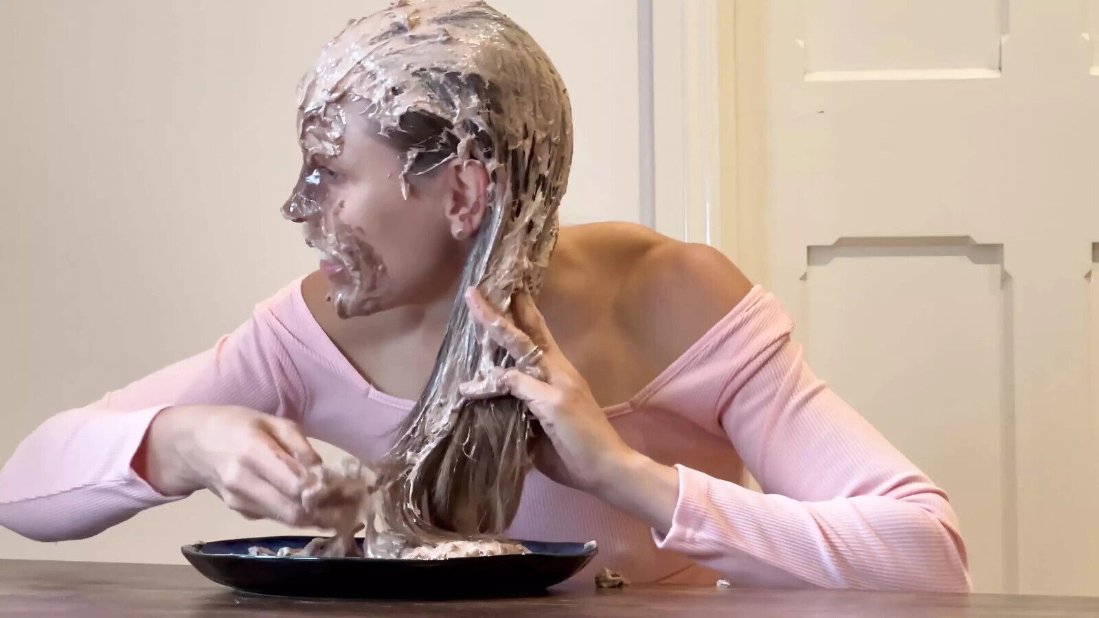 Messy Cake Face (wam Sploshing Cake)