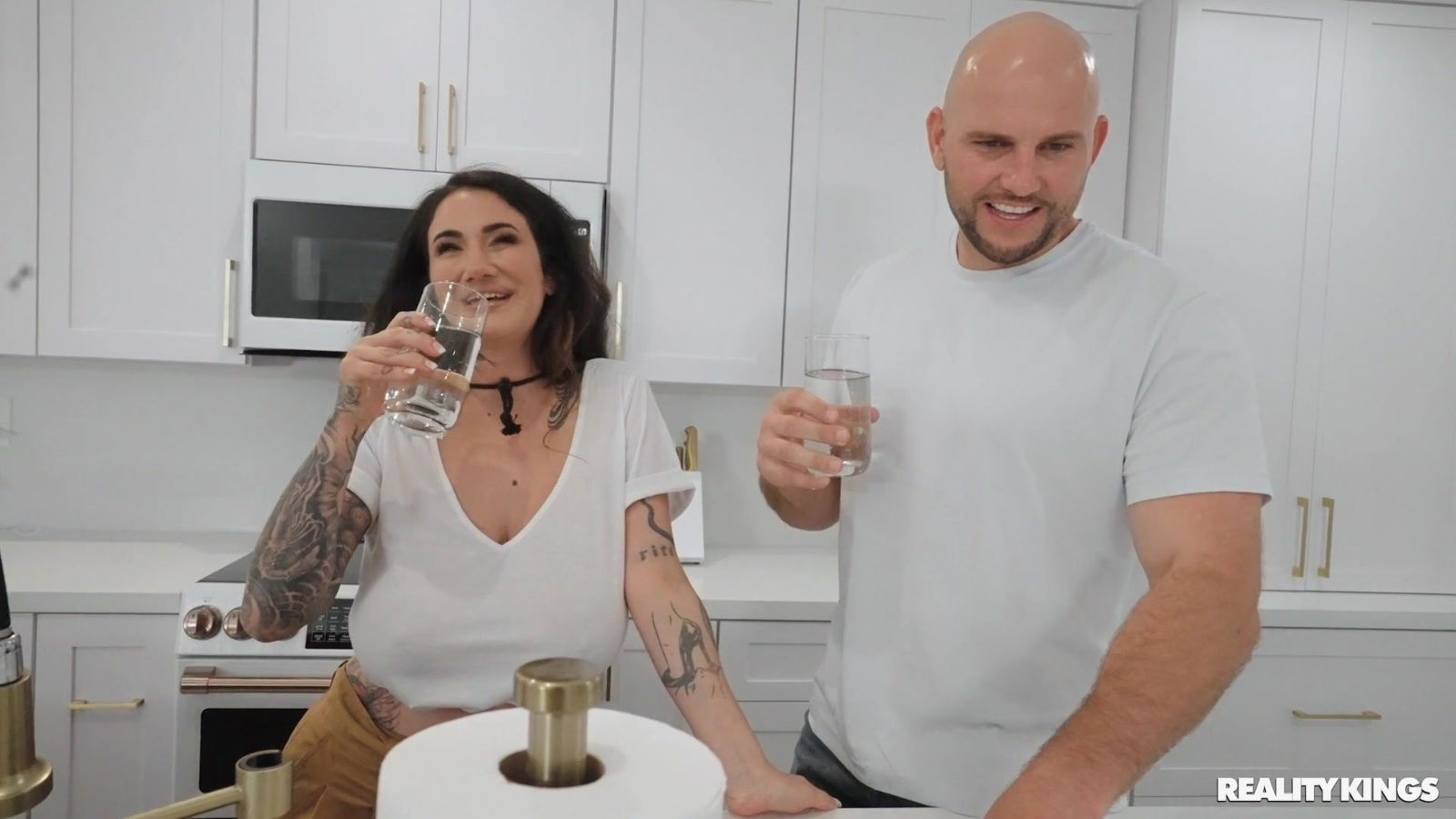 Tattooed slut Arabelle Raphael wants deep pussy