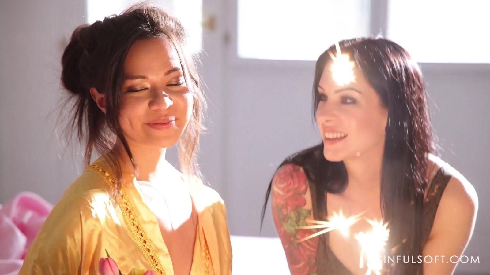 Erotic pussy licking between stunning Ville Scarlet Alexis