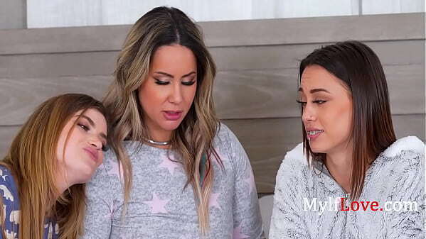 Unconventional Lesbian Threesome With Women Family