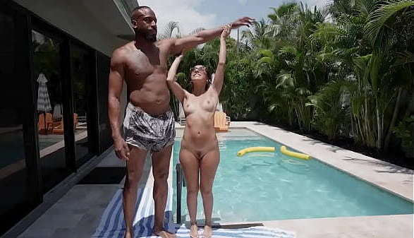 BANGBROS Teen Stepdaughter'_s Poolside Adventure (Madison Wilde)