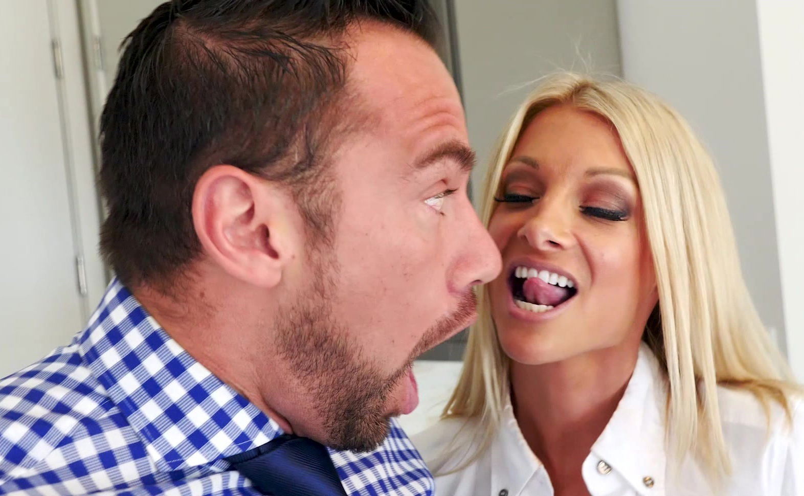 Slutty realtor deeply fucked both holes