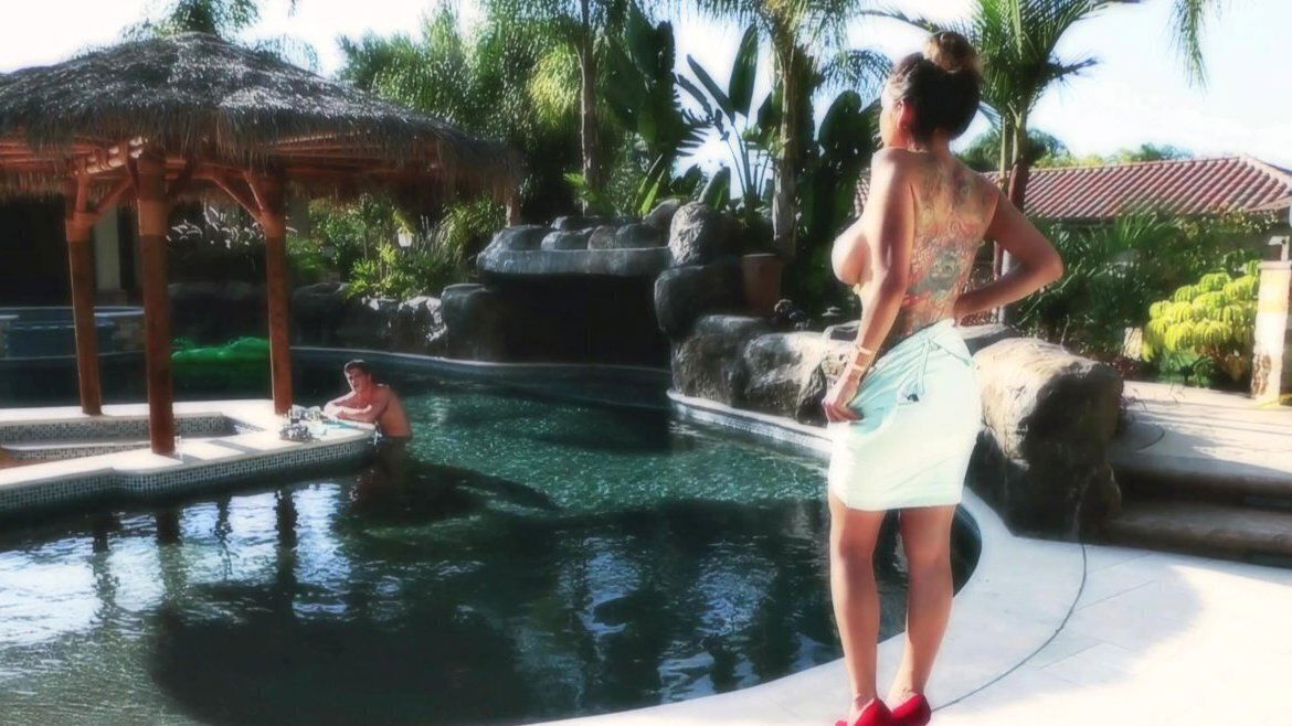 Tattooed Yurizan Beltran fucked pool