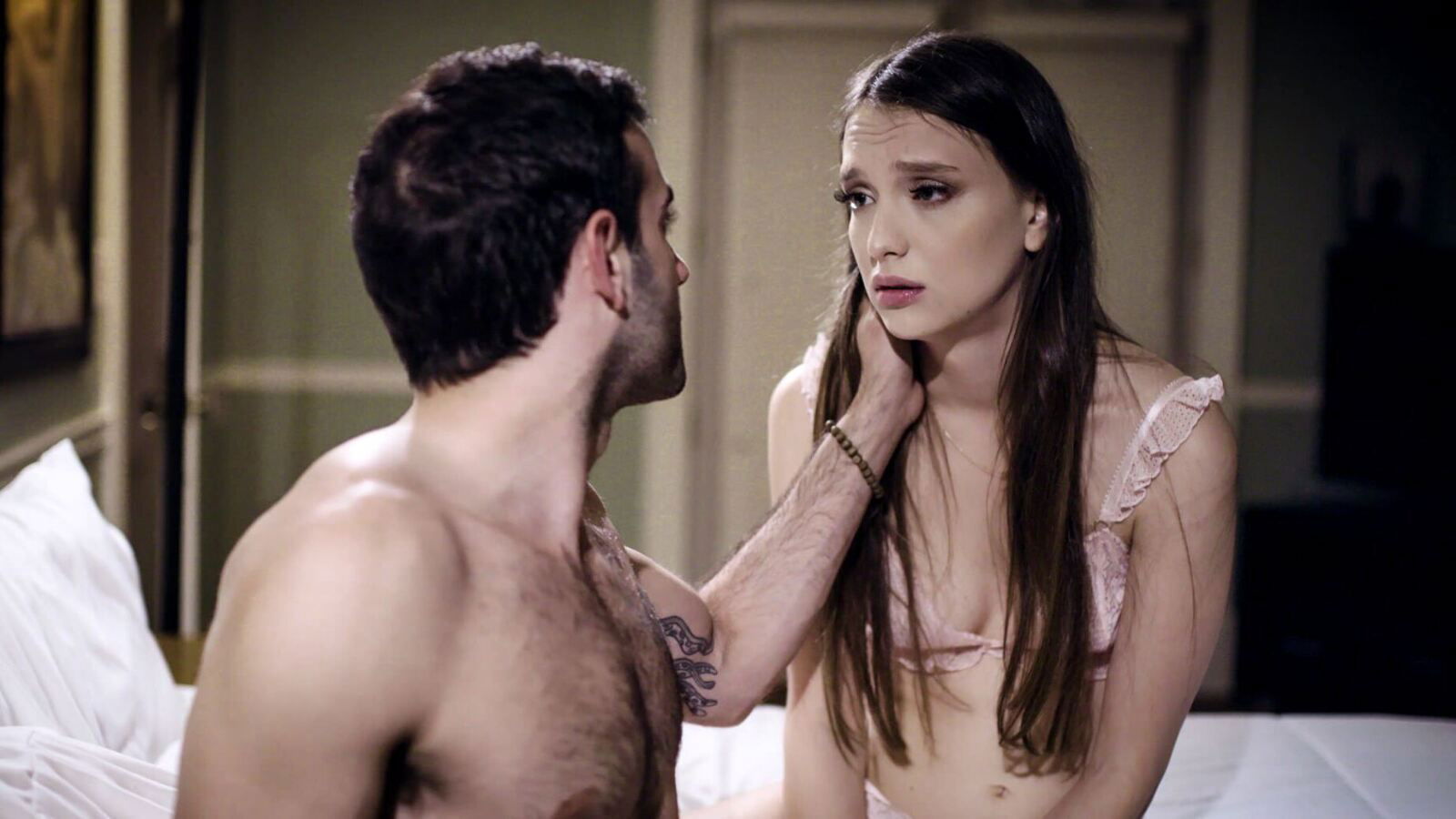 Skinny brunette Izzy Lush gets screwed