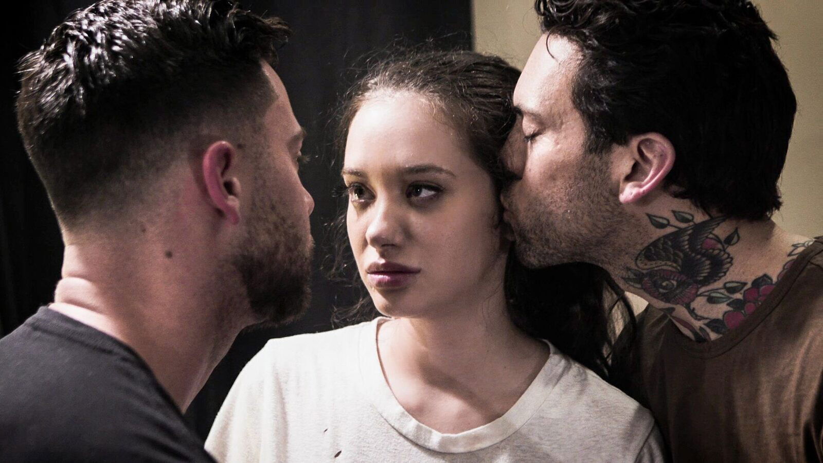 Bootylicious slut Paige gets double penetrated