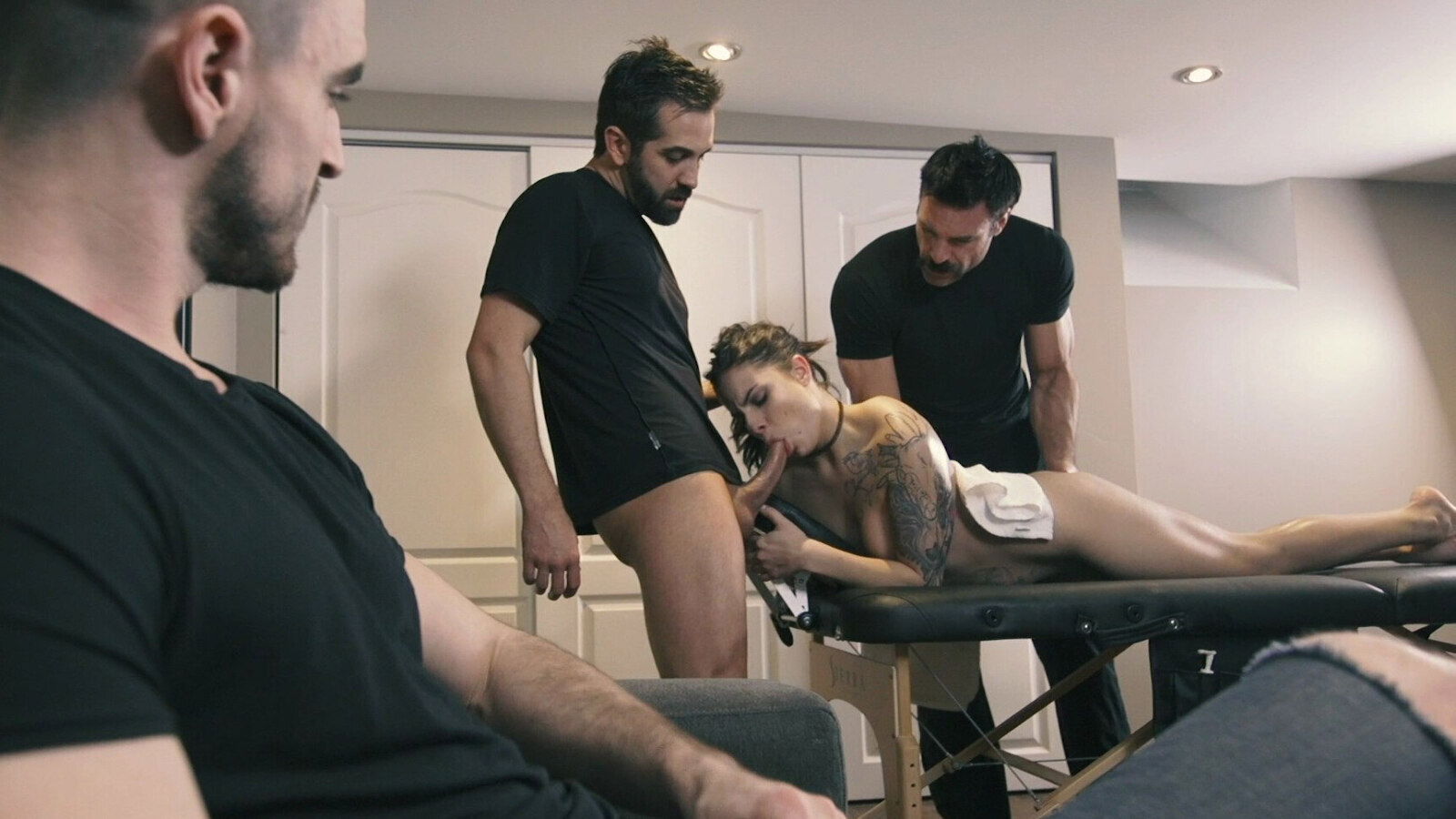 Sherly Quinn sucks hard while getting fucked another