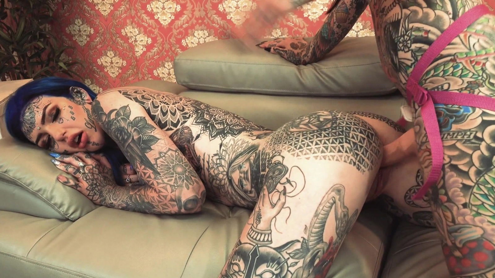 Amber Luke Tiger fucking with strap-on dildo