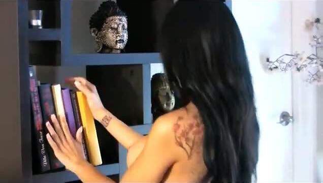 Fantastic busty latina Star tries some clothes shows body