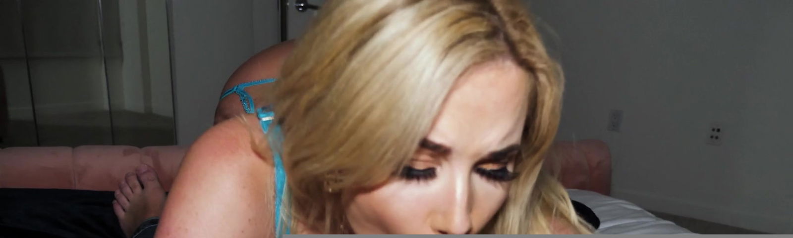 Juicy MILF Savannah Bond rough fuck from stud