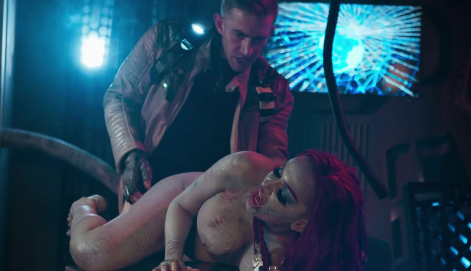 Rough fuck alien Amber Jayne facial