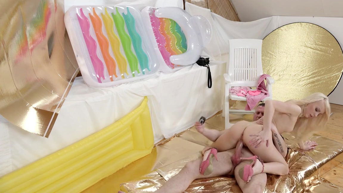 Russian model Kira Thorn with photographer