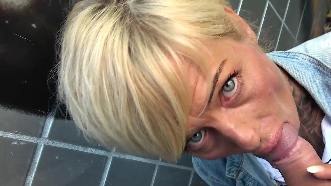 Blowjob with mature Vicky Hundt