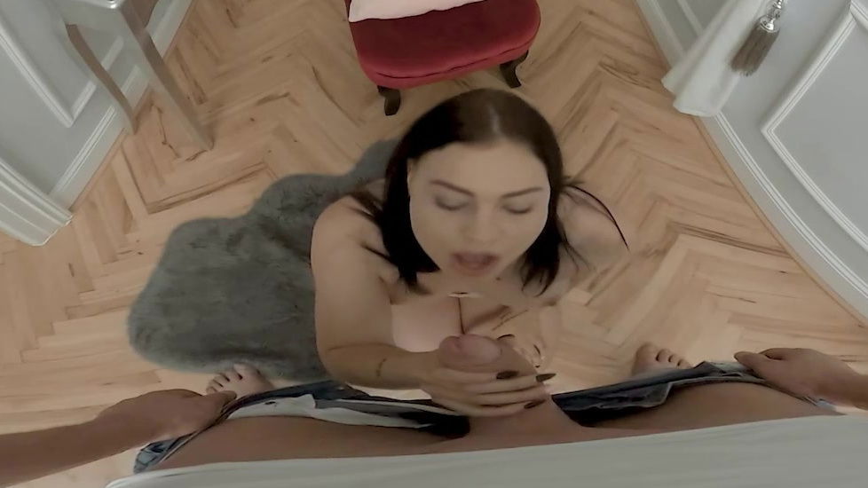 Brunette slut Keira Flow blowjob hallway