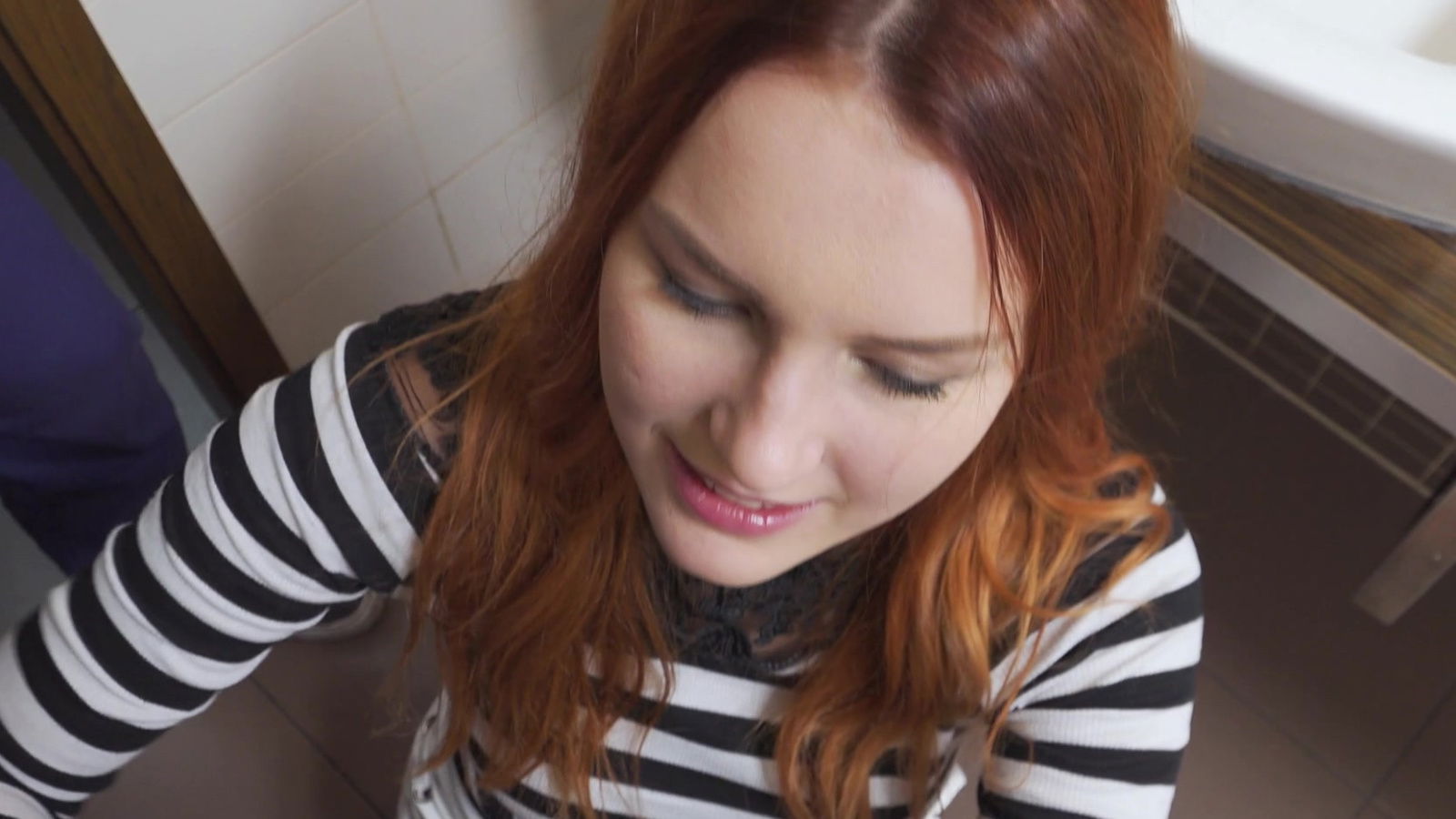 Married lady fucks stranger cash public restroom