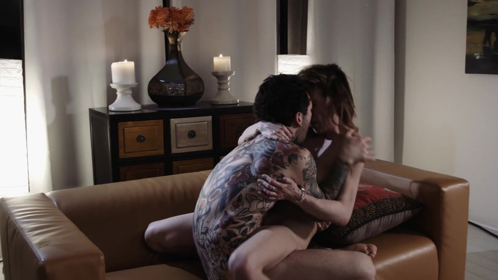 Gorgeous lady Aiden Ashley fucking inked couch