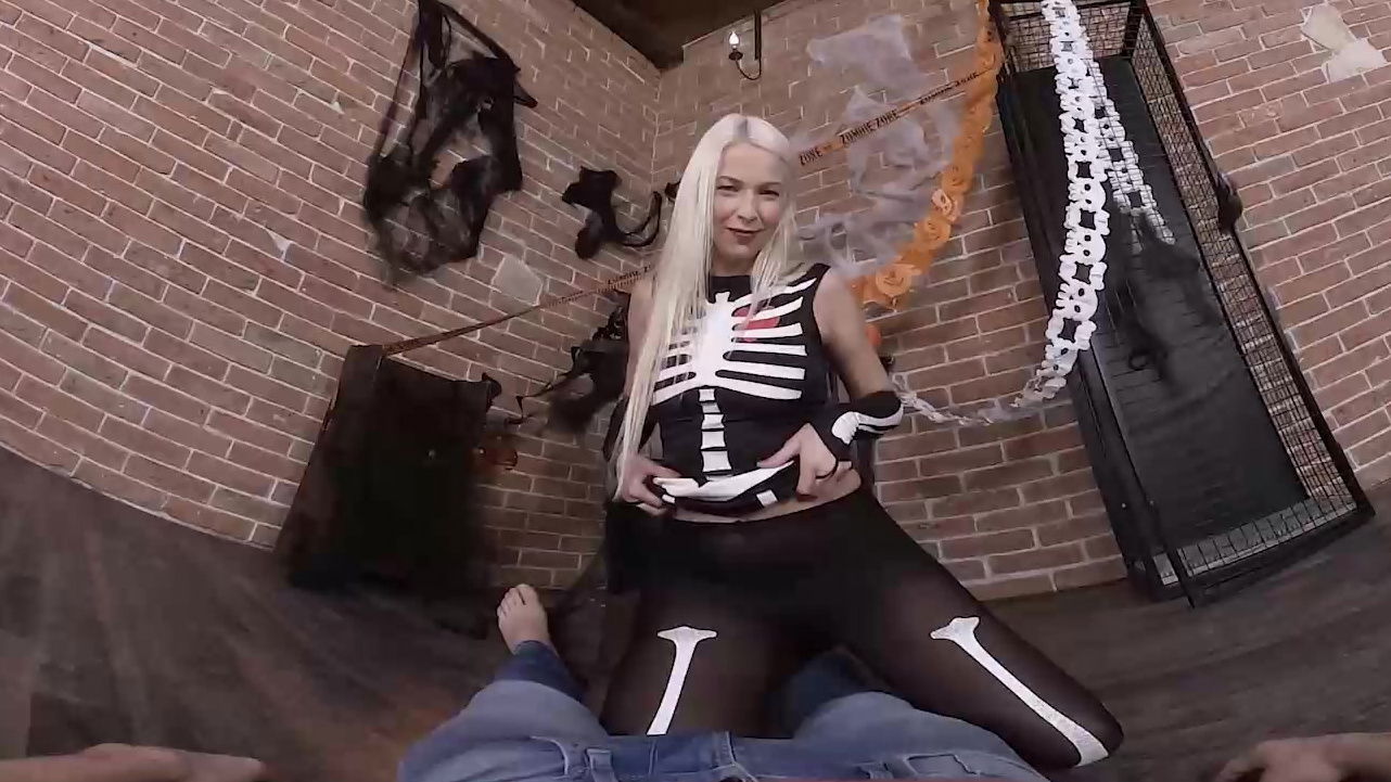 Naughty blonde Karol Lilien finds herself riding like crazy cowgirl