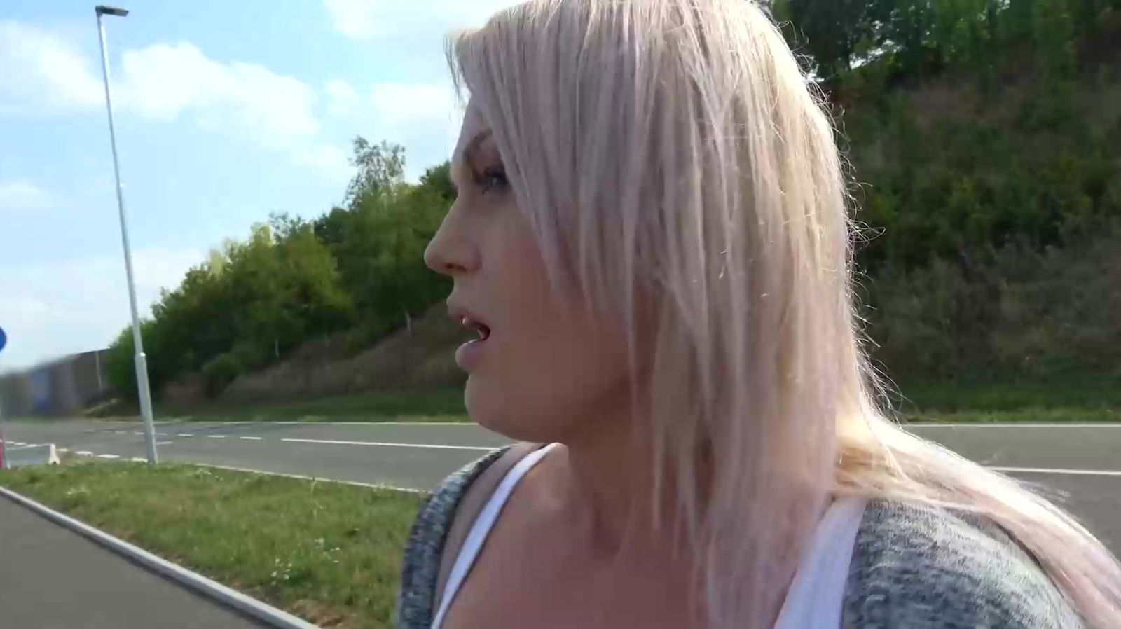 Amazing Angella Luxxx earns quick cash public