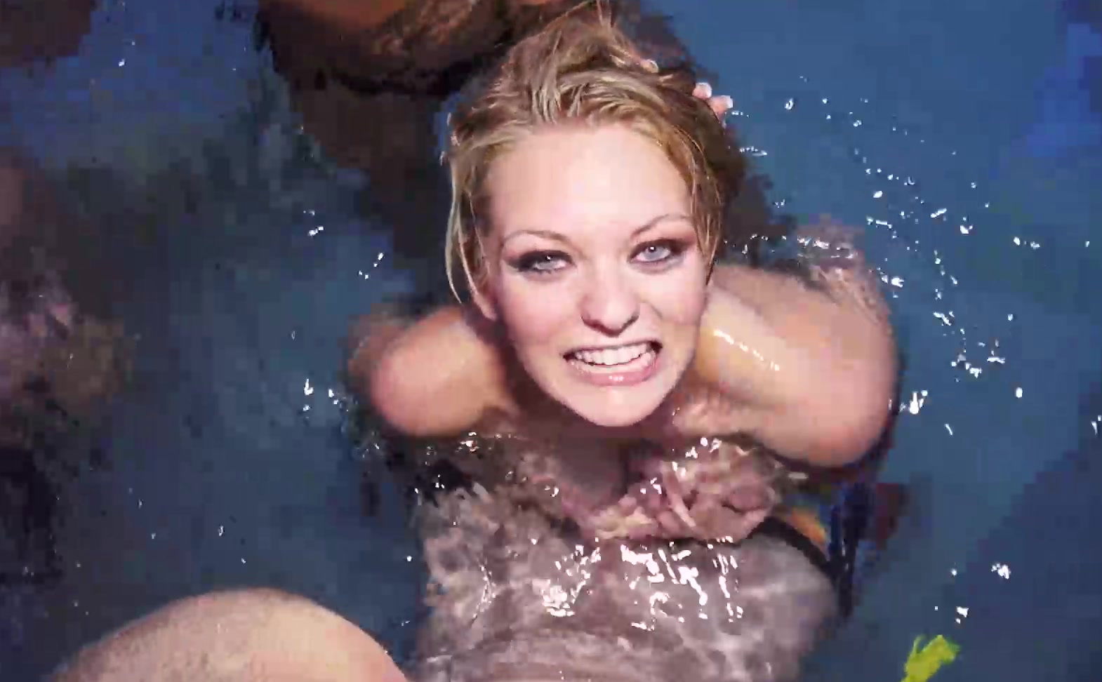 Rachael Madori take turns their friends' dicks poolside