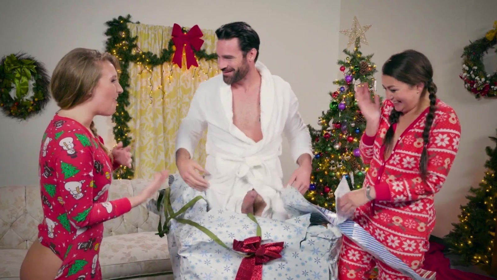 Christmas threesome fuckfest with Allie Haze Harley Jade