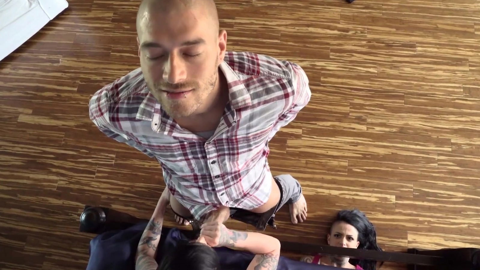 Pair tattooed lesbian girls share studded threesome