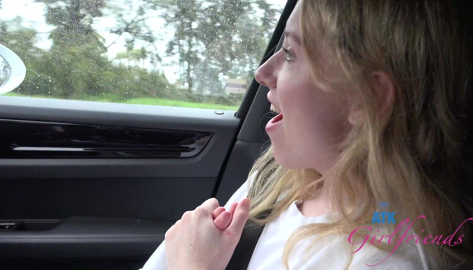 Blonde roommate Kallie Taylor loves posing nude camera