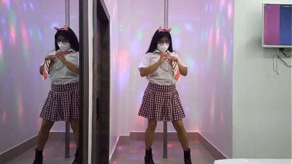 ESTUDIANTE INDISCIPLINADA MEJORA CALIFICACIONES ENVIANDOLE PORNO CASERO PROFESOR FILOSOFIA, ZORRA BAILA SEXY TUBO MUESTRA TETAS GRANDES