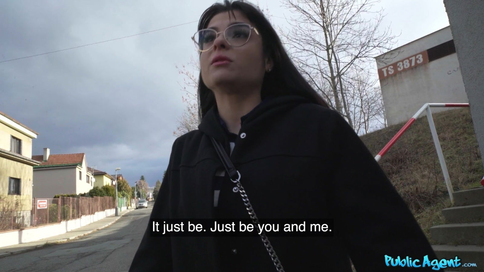 Tattooed stranger Nadja Lapiedra takes money fucked