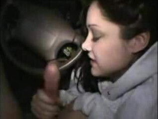 Young girlfriend gives great bj in car