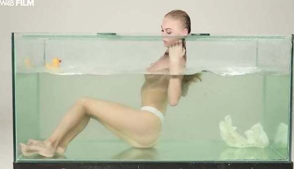 Blonde Nude Aquarium 9306