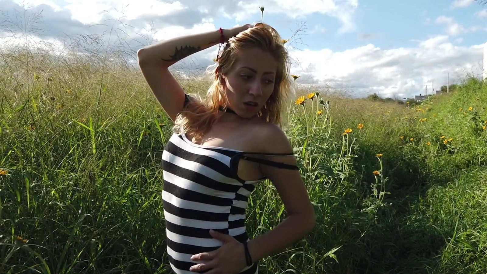 Danny Moon Convierte Picnic Sesion Exhibicionismo