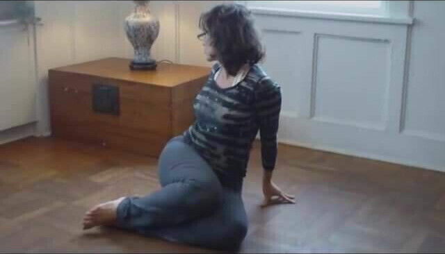 Sexy yoga booty MILF