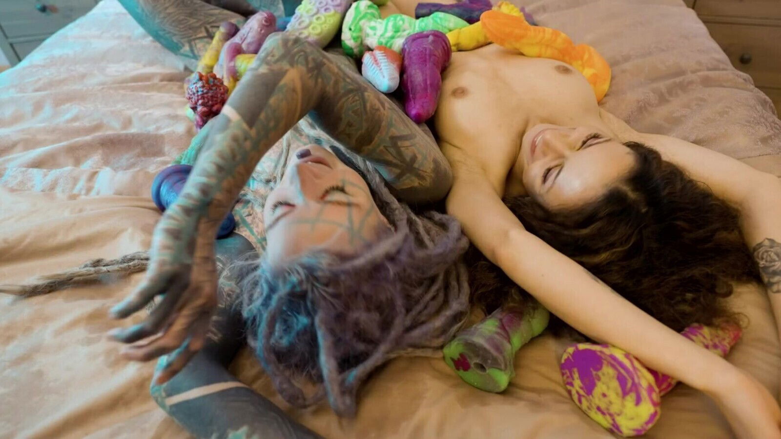 Inked babe and her lezzie bestie share top home perversions in bed