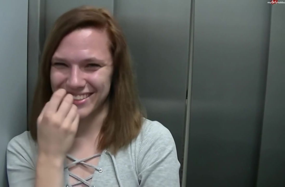 Mein Erstes Mal Im Aufzug Und Direkt Erwischt Deint Propered - Anne Eden