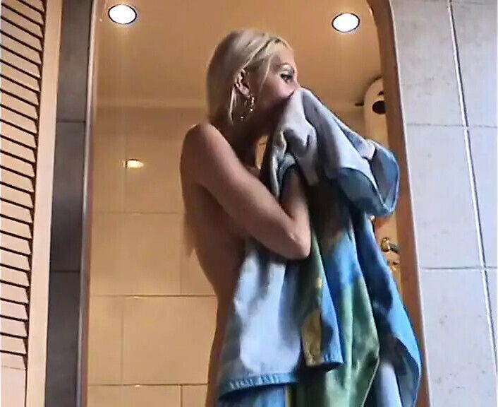 Leona's first porn performance whore only enjoys